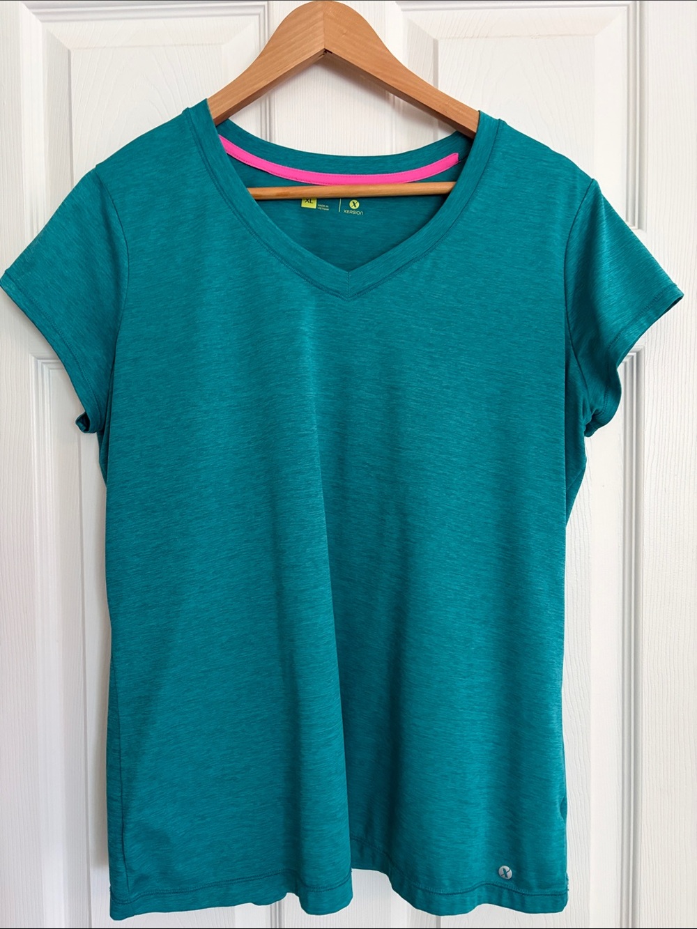 Women’s Xersion Green V-Neck Short Sleeve Tee, size XL